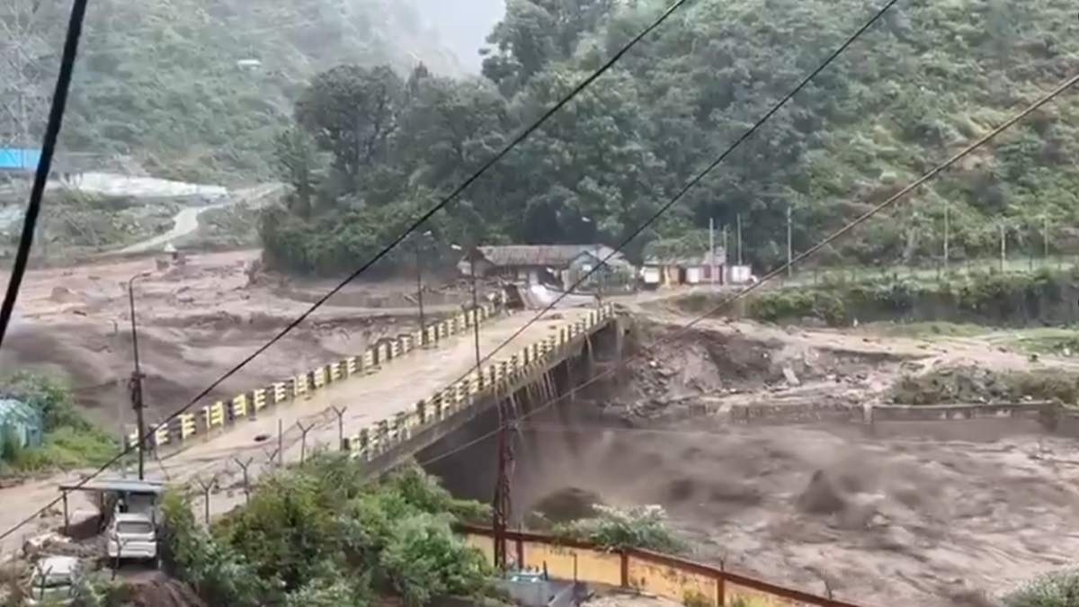 Himachal Pradesh: Cloudburst in Kullu leads to flash floods in Jiwa Nala, alert issued | VIDEO