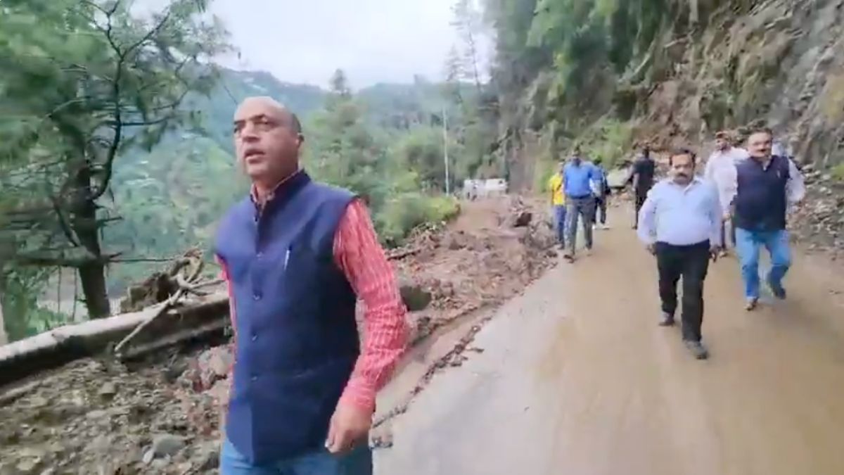 Video: Former Himachal CM Jairam Thakur narrowly escapes landslide amid heavy rains in Mandi