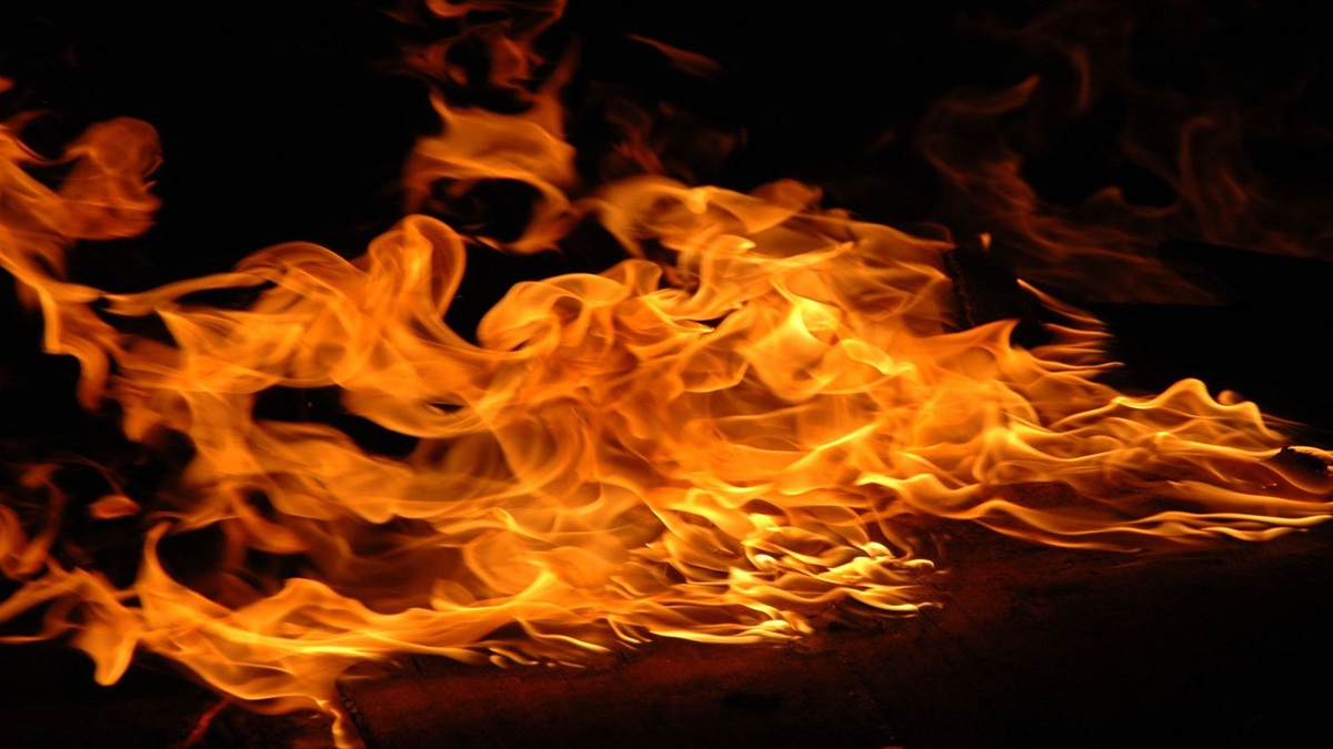 Massive fire breaks out at Vishal Mega Mart in Delhi’s Karol Bagh, 13 fire tenders rush to spot