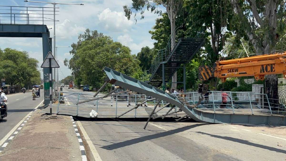 Watch: Footover bridge collapses after excavator-loaded truck crashes into it on Lucknow–Prayagraj Expressway
