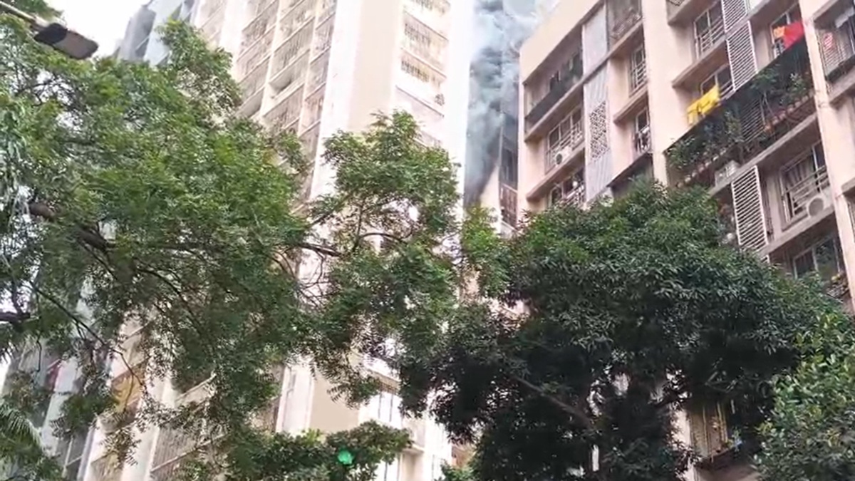 Mumbai: Massive fire breaks out on 11th floor of high-rise building in Goregaon | Video