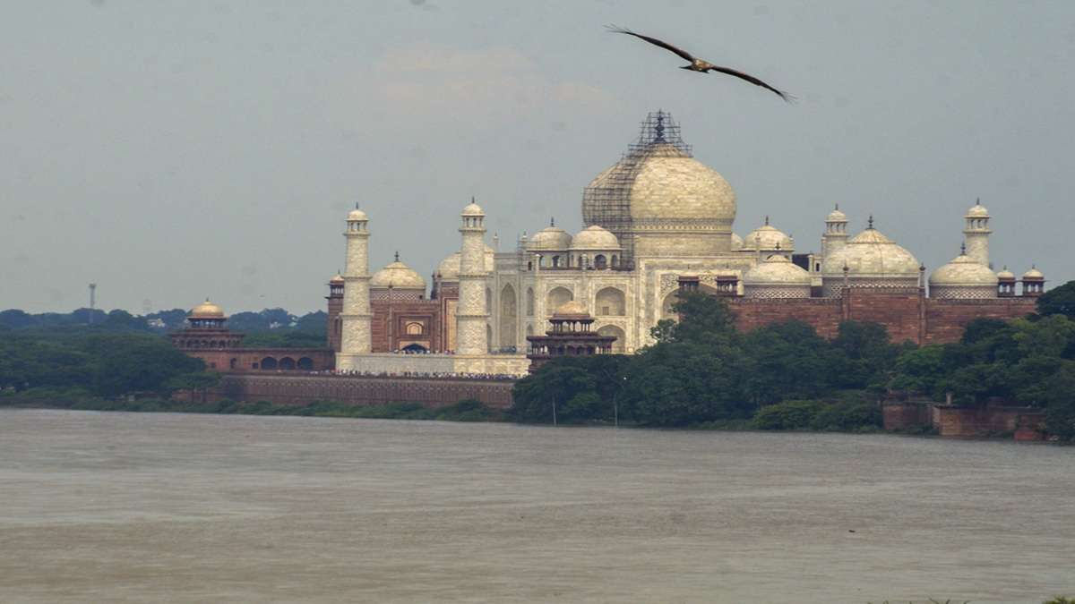 Fly on wheels: Delhi airport’s luxury bus to Agra promises recliners, wi-fi and scenic Taj Mahal views