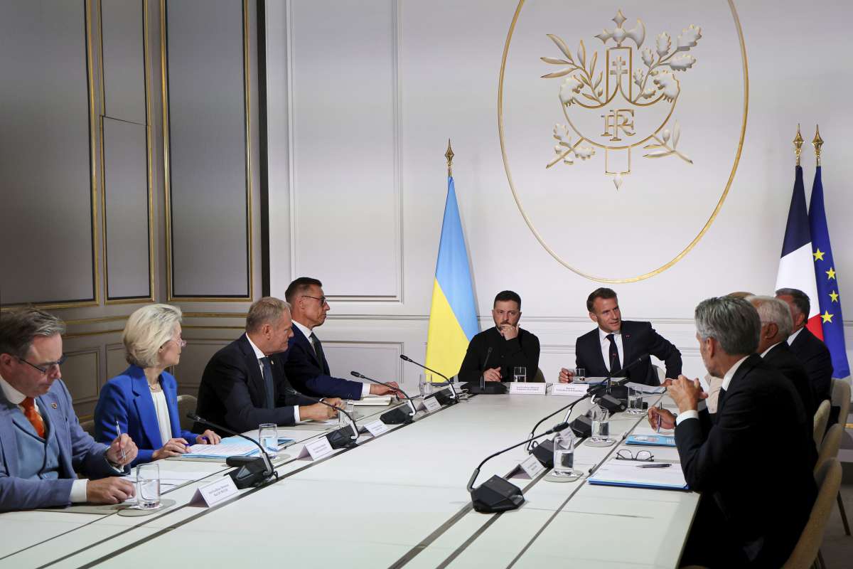 Zelenskyy meets European allies in Paris over security guarantees; Russia issues warning