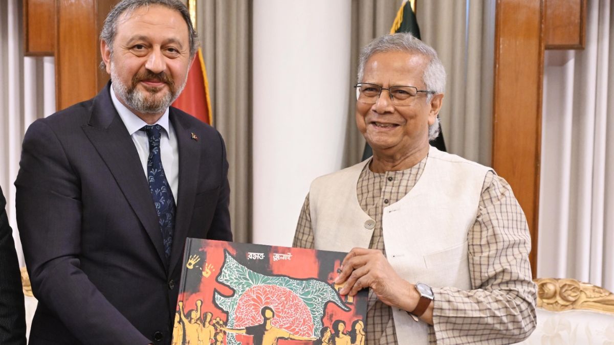 Yunus presents ‘Art of Triumph’ to Turkish delegation after controversial map gift to Pakistan