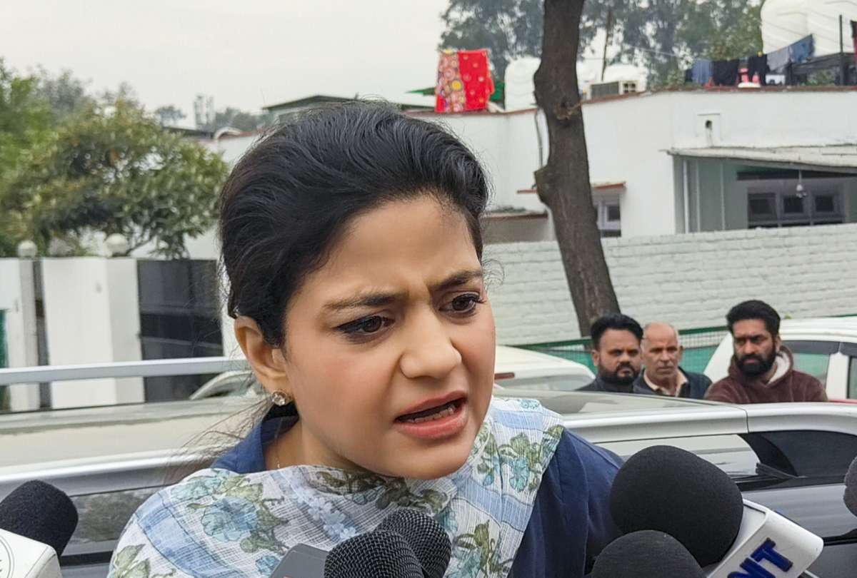 PDP leader Iltija Mufti lodges police complaint against Nitish Kumar for pulling woman’s ‘naqab’