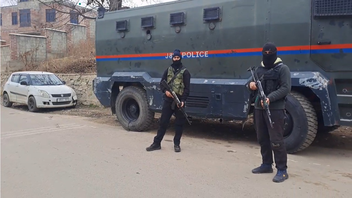 J-K: LeT terrorist spotted in Anantnag market, security forces launch joint operation to nab him