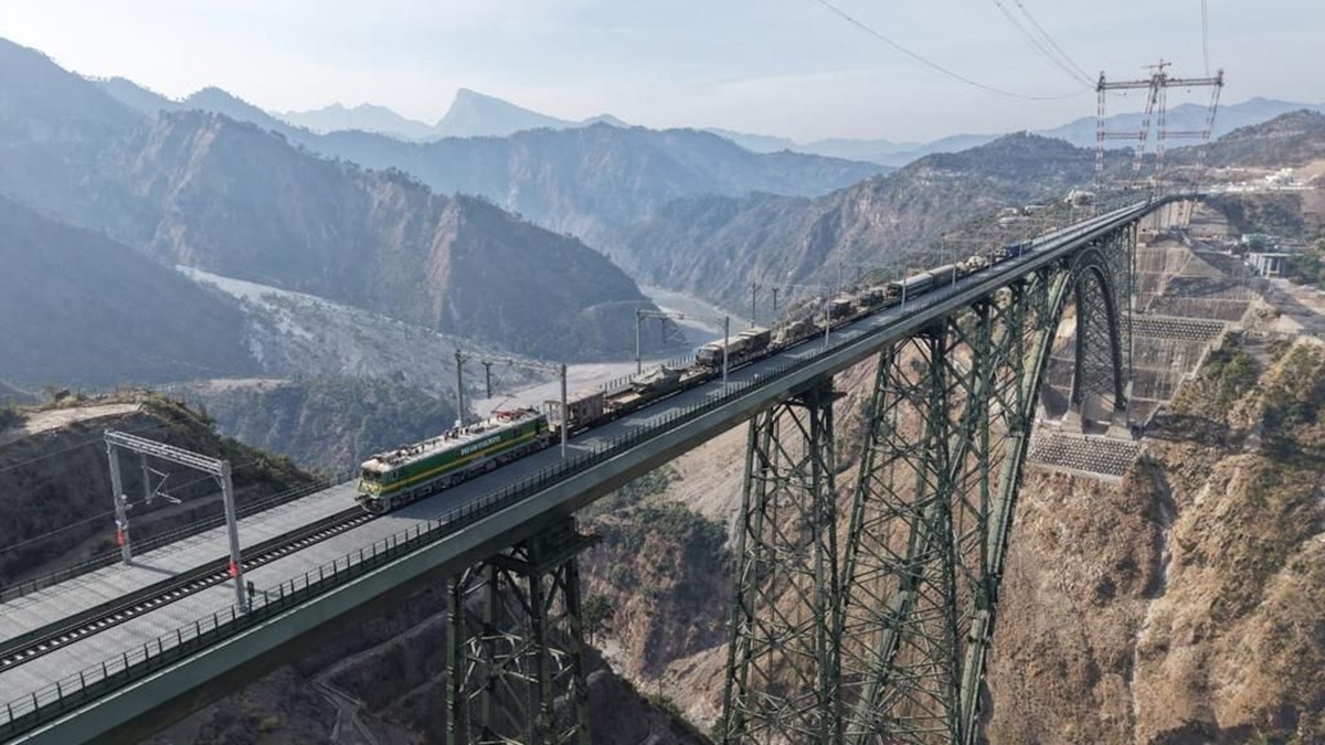 Indian Army inducts tanks, artillery, engineering equipment into Kashmir via special military train