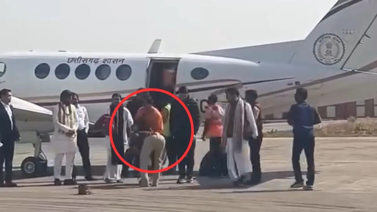 On-duty police inspector touches Dhirendra Shastri’s feet at Raipur Airport, action taken as video goes viral