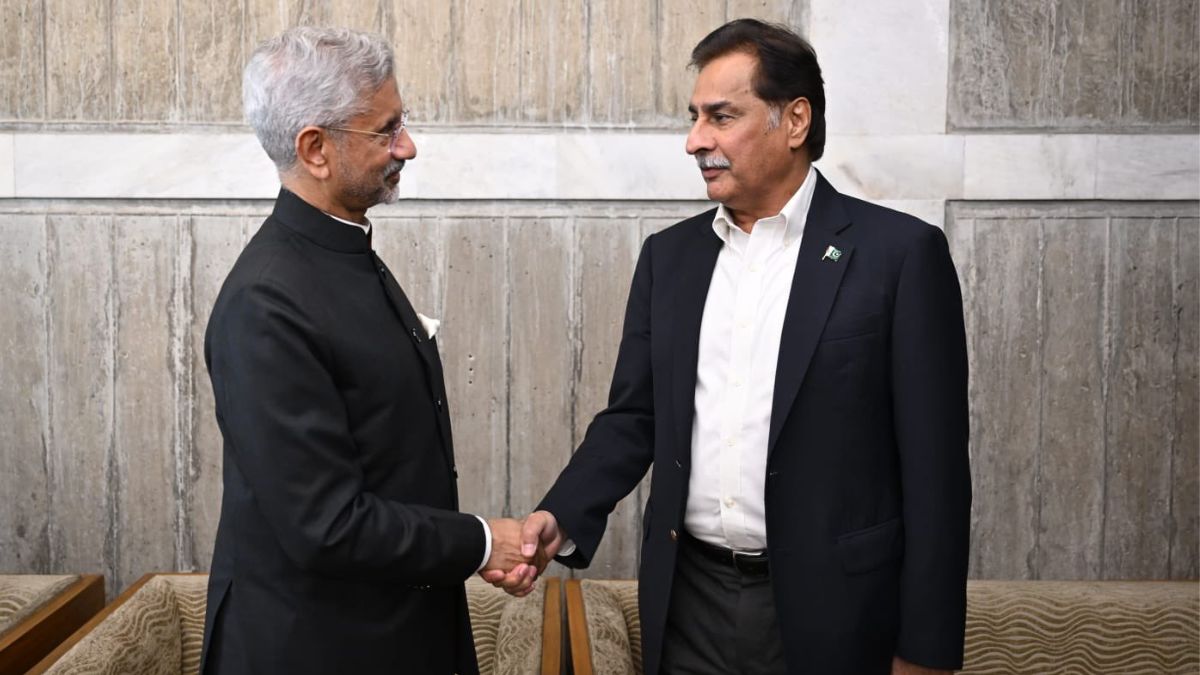 Jaishankar meets Speaker of Pakistan National Assembly in Dhaka
