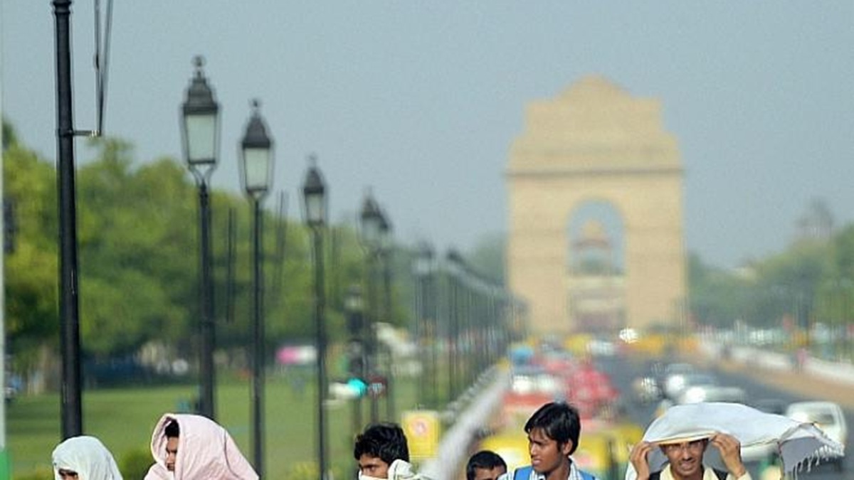 Delhi records hottest day of year at  31.6 degrees Celsius as maximum temperature rises above normal