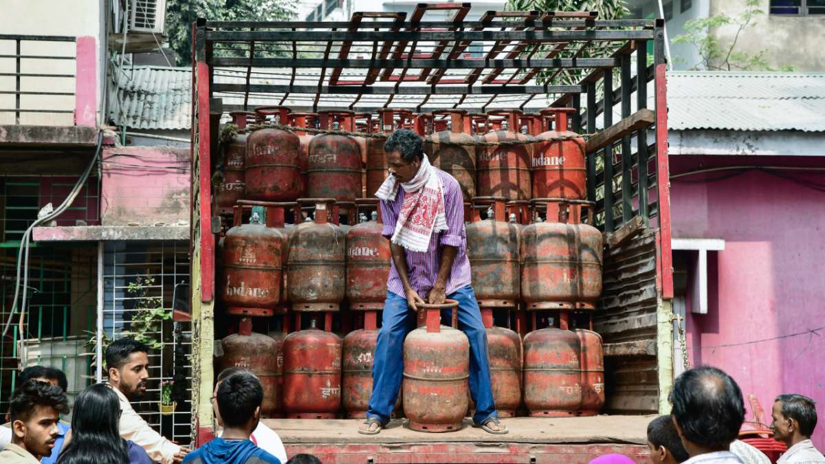 No need for panic buying, LPG cylinders to be delivered in 2.5 days of booking: Centre amid gas shortage