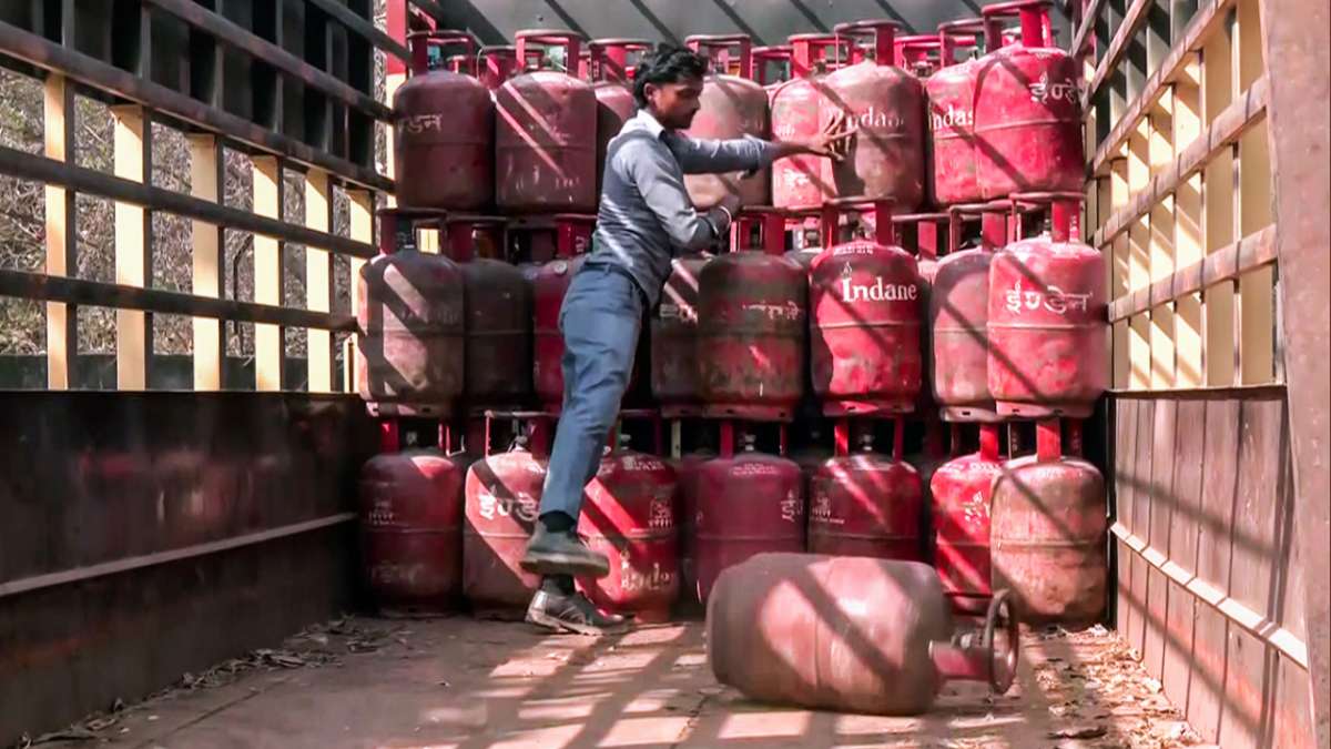 Two vessels with 92,700 metric tonnes LPG from Iran to dock in India by March 17, panic buying on rise: Centre