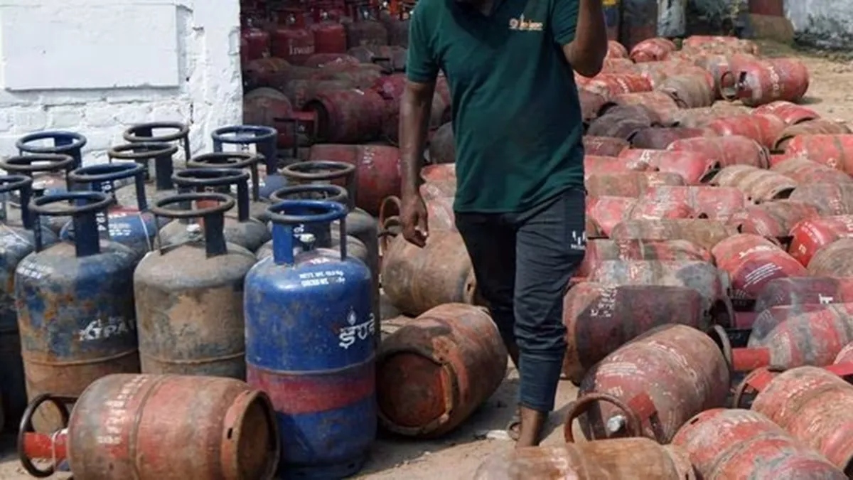 Sufficient LPG stock in India right now, no need to increase prices: Govt sources