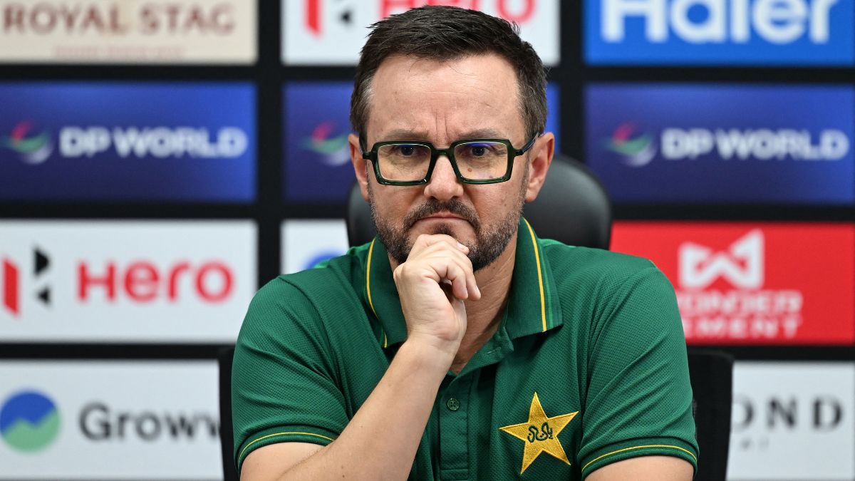 Pakistan head coach Mike Hesson reacts to team’s poor batting performance in 1st ODI vs Bangladesh