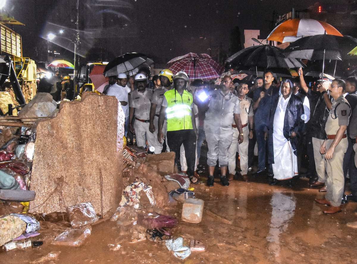 Seven people killed as hospital wall collapses in Bengaluru, CM announces Rs 5 lakh compensation