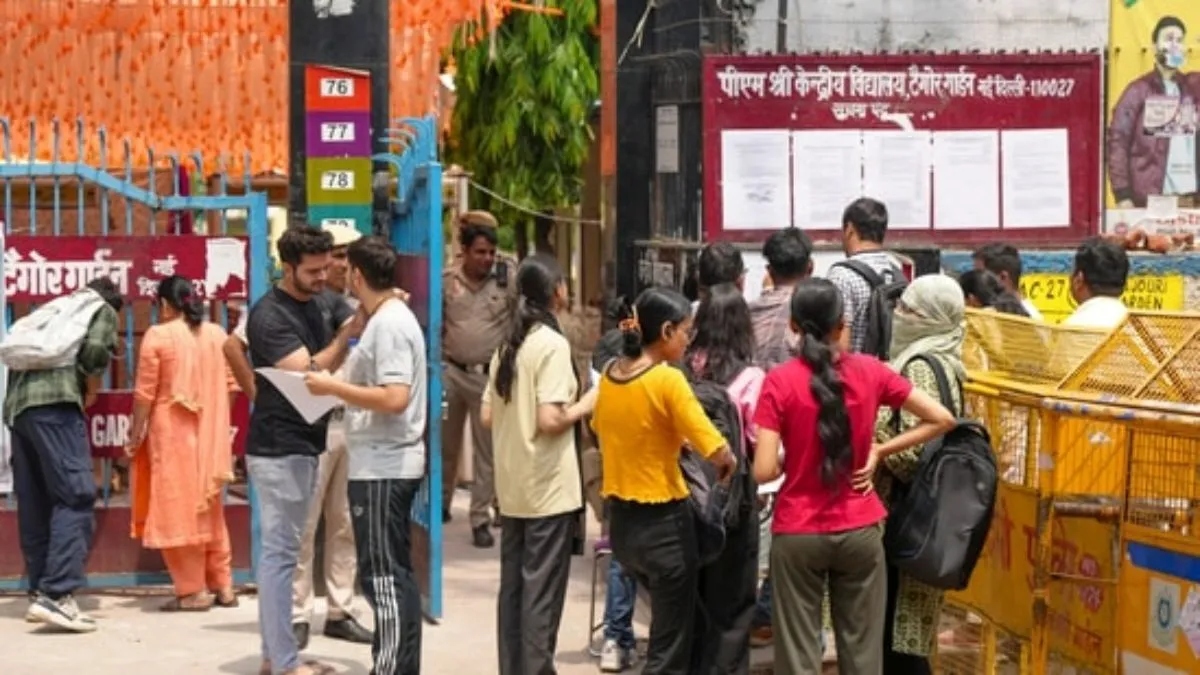 JEE Main (Day 3) Shift One analysis 2026: ‘Physics and Chemistry were easy, Maths moderately difficult’