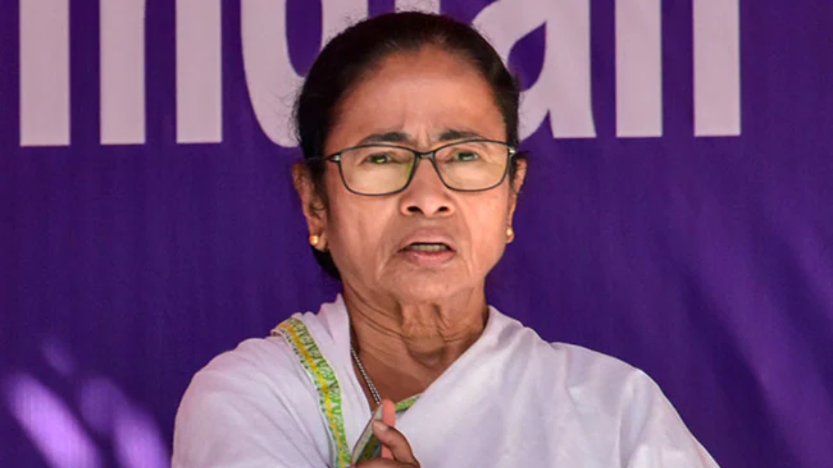 Mamata Banerjee reaches Bhabanipur EVM strong room, alleges tampering of vote machines