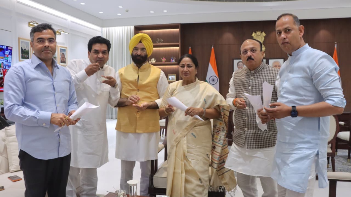 CM Rekha Gupta, Cabinet celebrate BJP’s Bengal victory with ‘Jhalmuri’ and ‘Rasgulla’ at Delhi Secretariat
