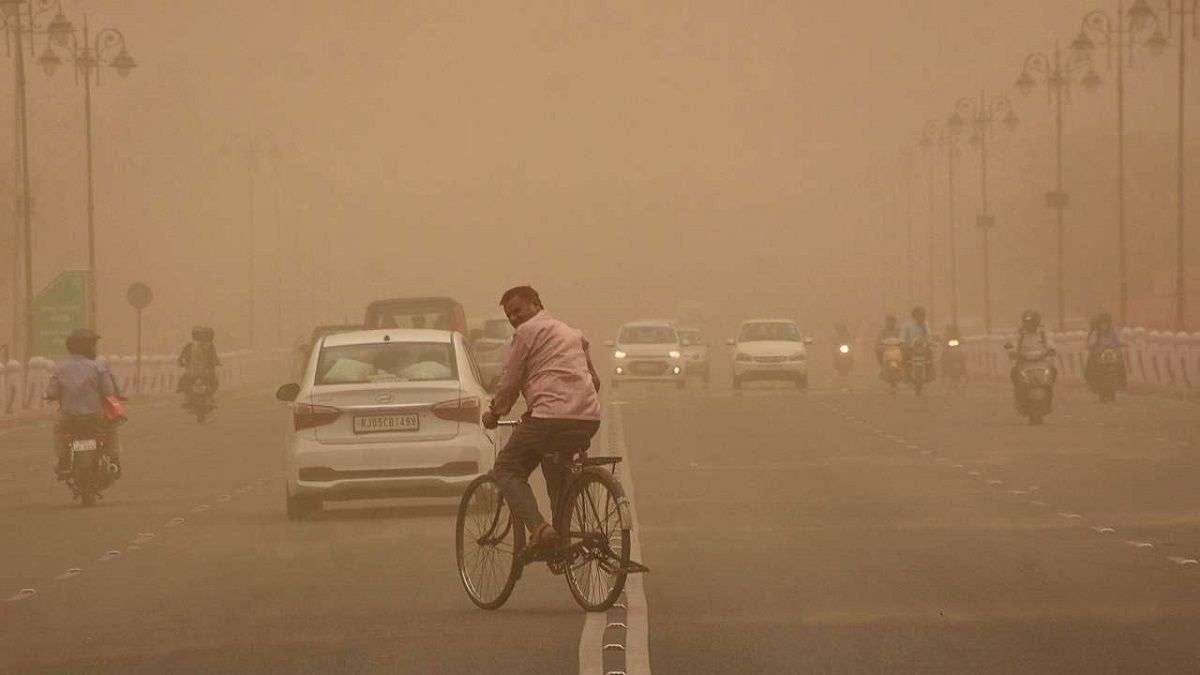 Massive sandstorm from Thar Desert racing toward Delhi-NCR; IMD issues alert