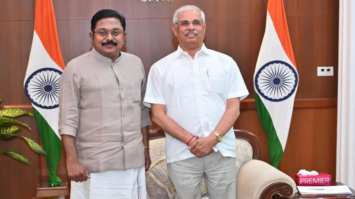 Tamil Nadu: TTV Dhinakaran meets Governor, says Palaniswami has 120 MLAs, should form govt