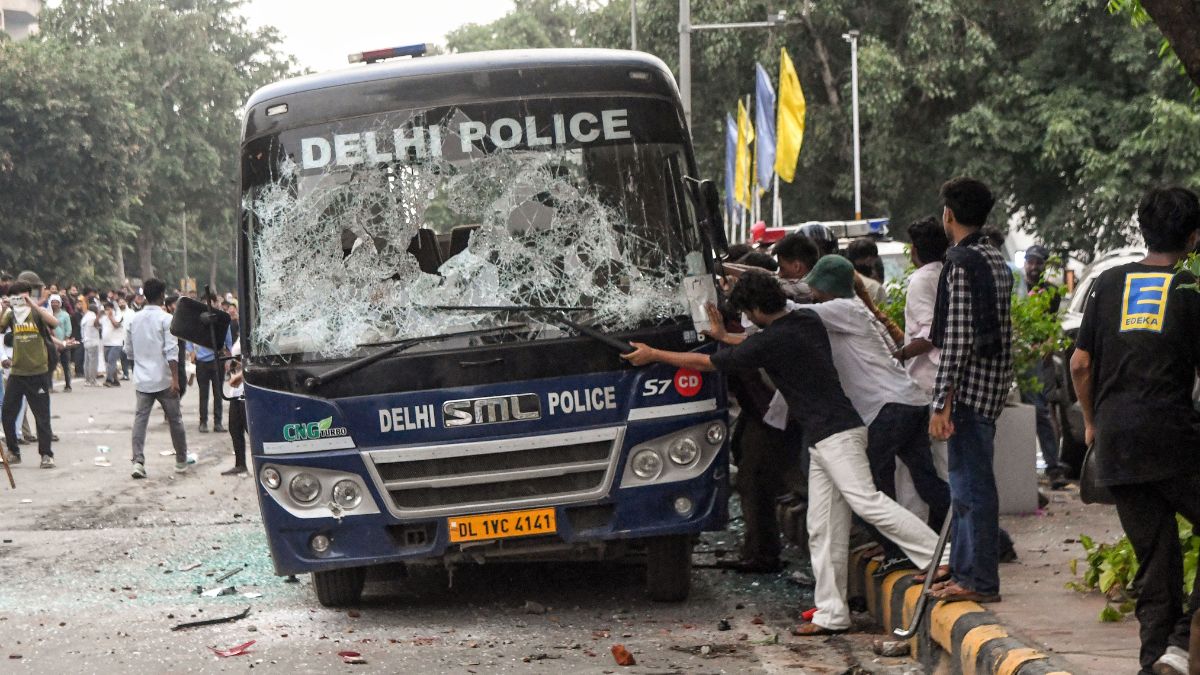 Over 50 cops, including 10 IPS officers, injured during CJP’s ‘Chalo Sansad’ march; police warn of action