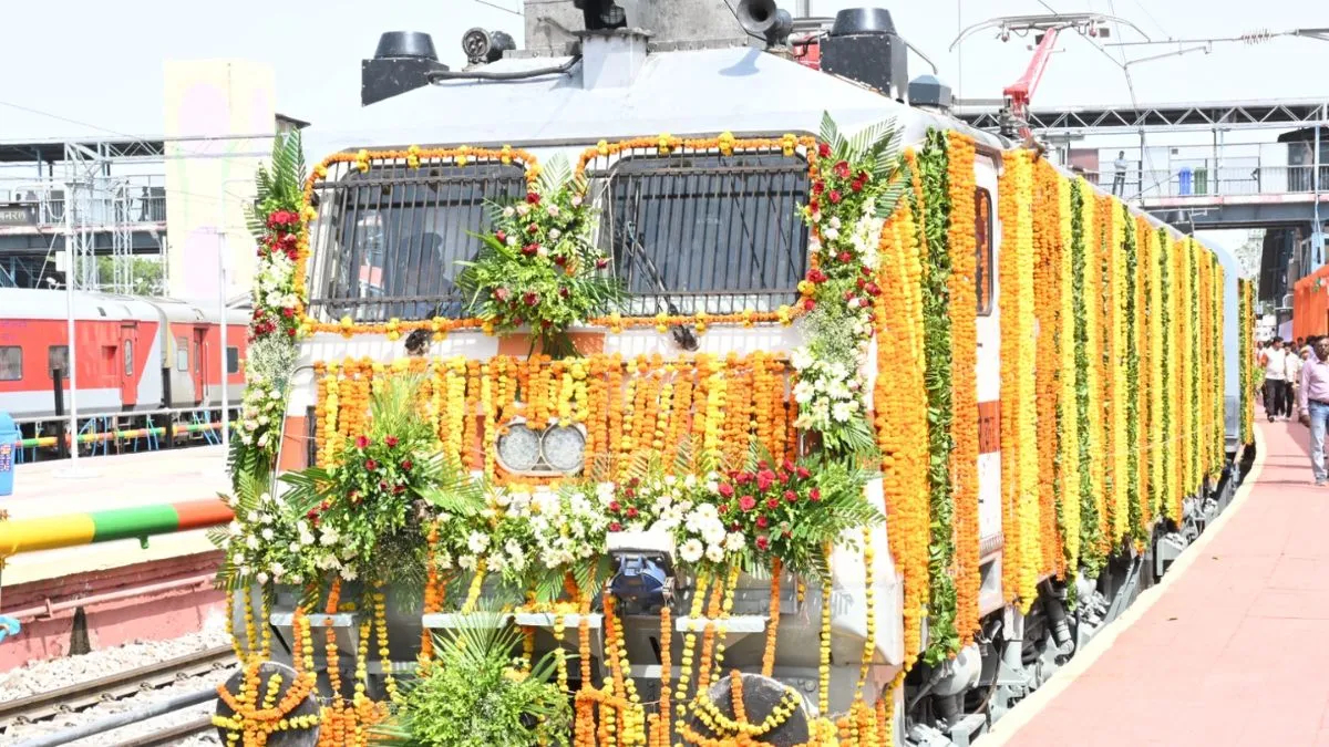 Ashwini Vaishnaw flags off three new trains, know full route and other details