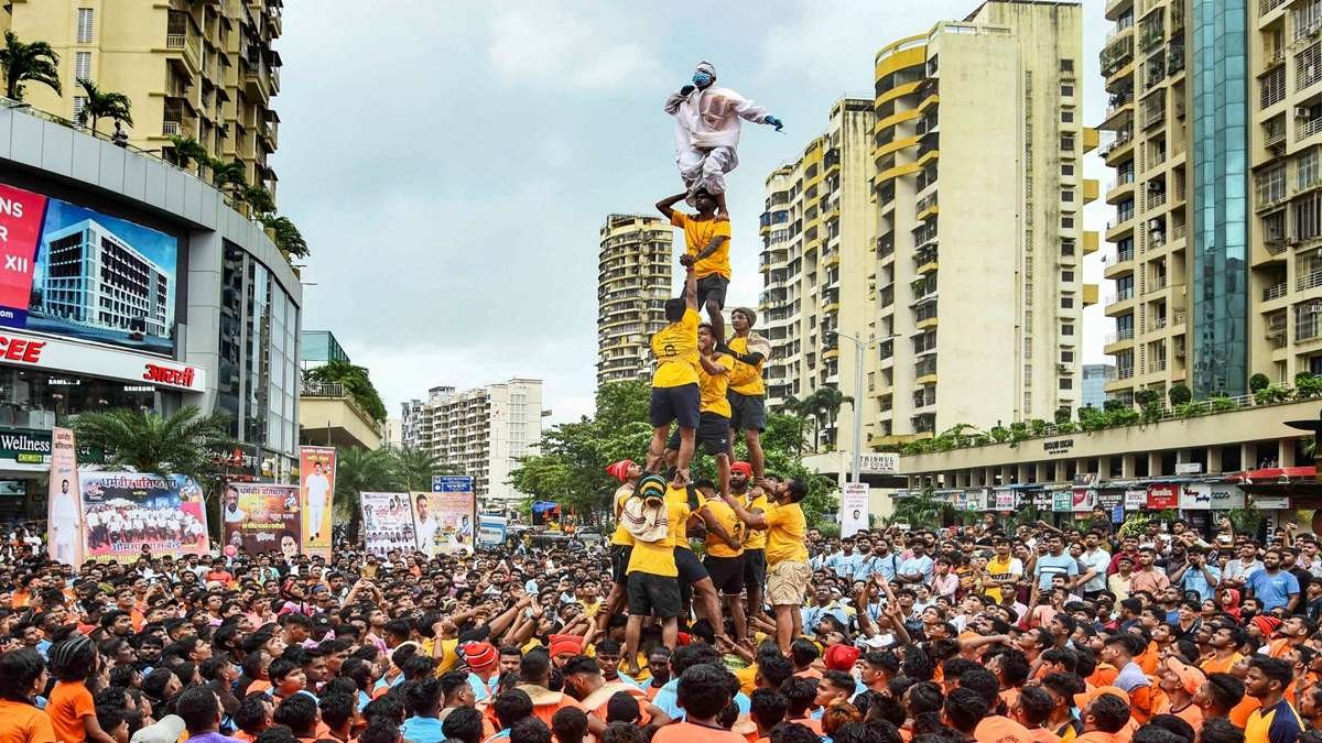 Maharashtra govt announces Rs 10 lakh insurance cover for 1.6 lakh ‘Govindas’ ahead of Dahi Handi festival