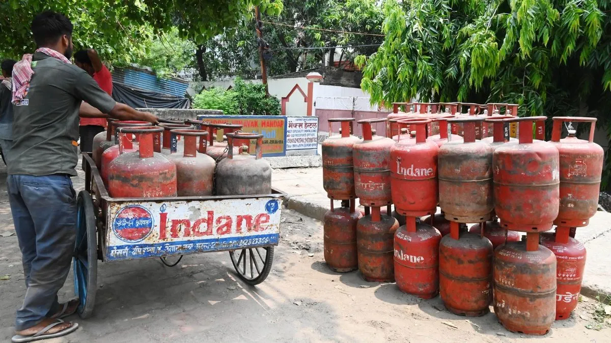 Biometric Aadhaar authentication mandatory for subsidised domestic LPG refills from October 1: Govt