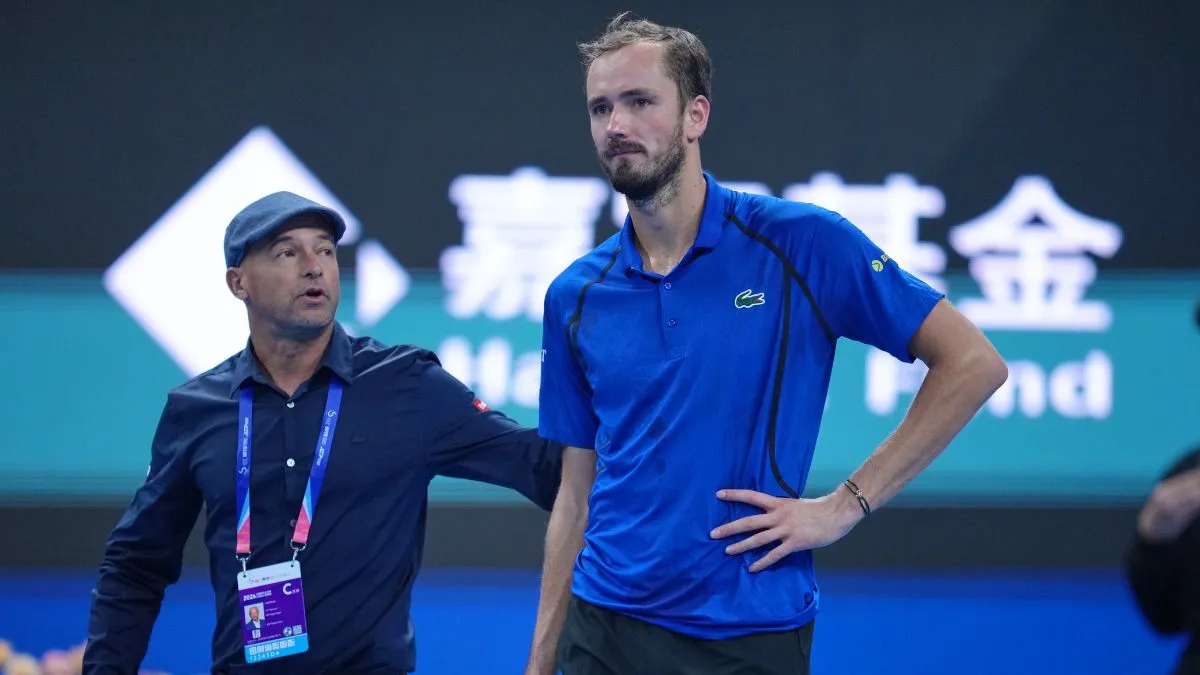 Daniil Medvedev hits fan with ball in China Open semi-final, gets disqualified; Novak Djokovic progresses